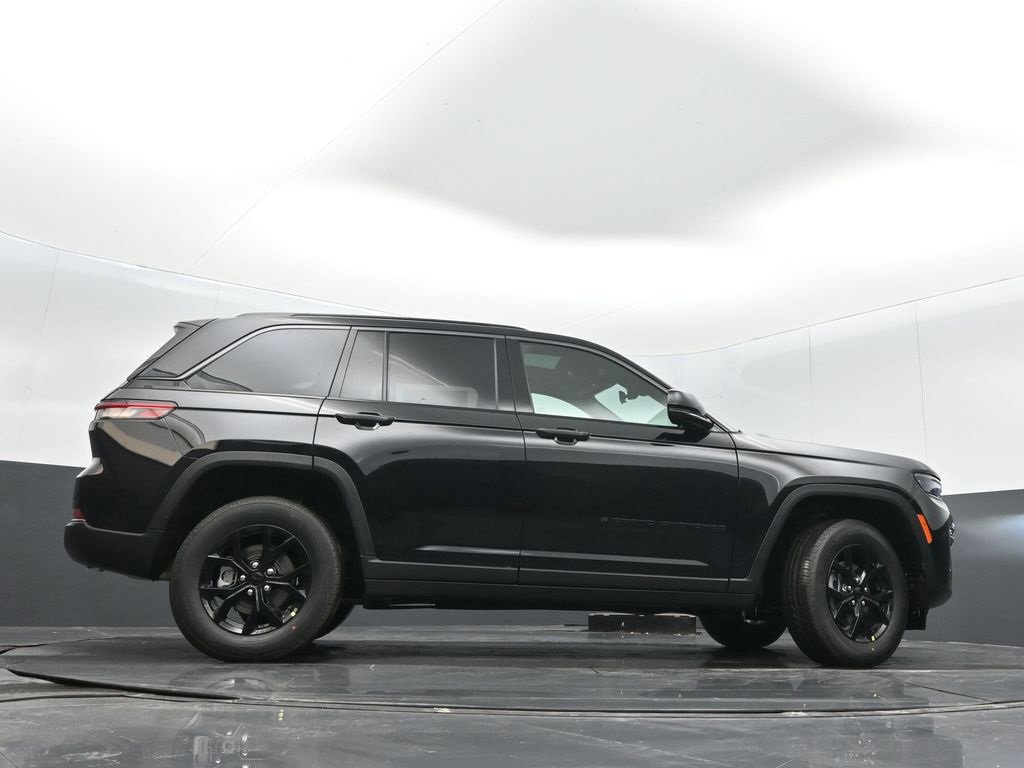 New 2026 Jeep Grand Cherokee Laredo image 36