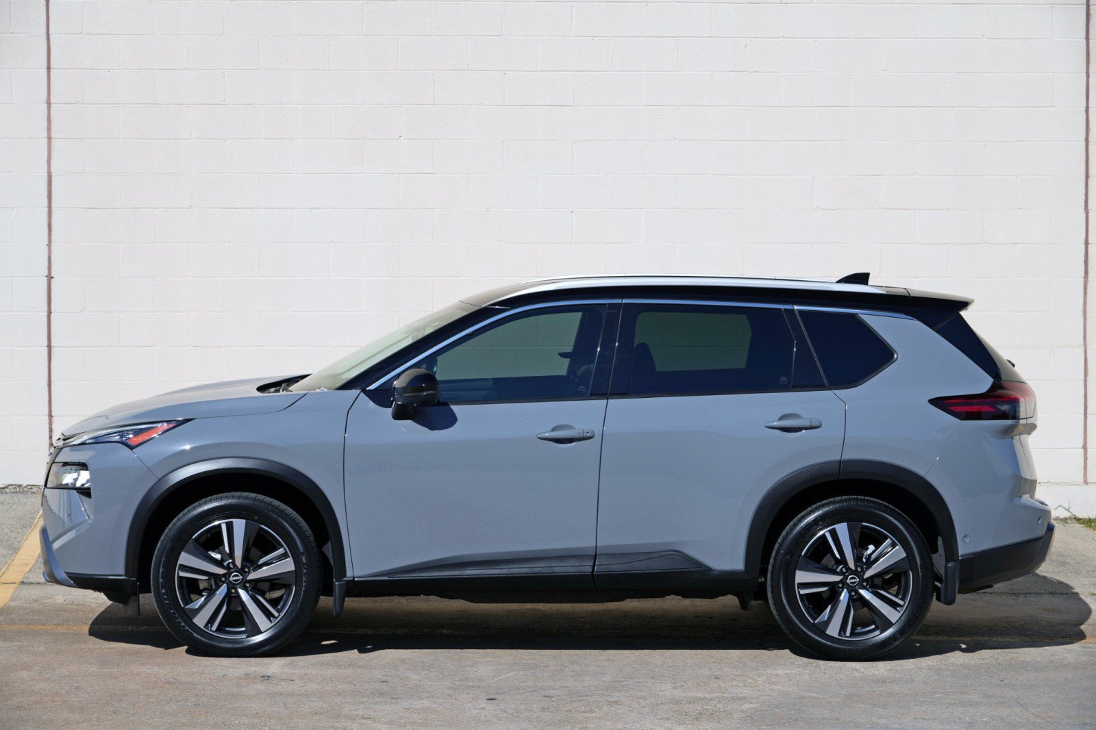 Used 2024 Nissan Rogue SL FWD image 43