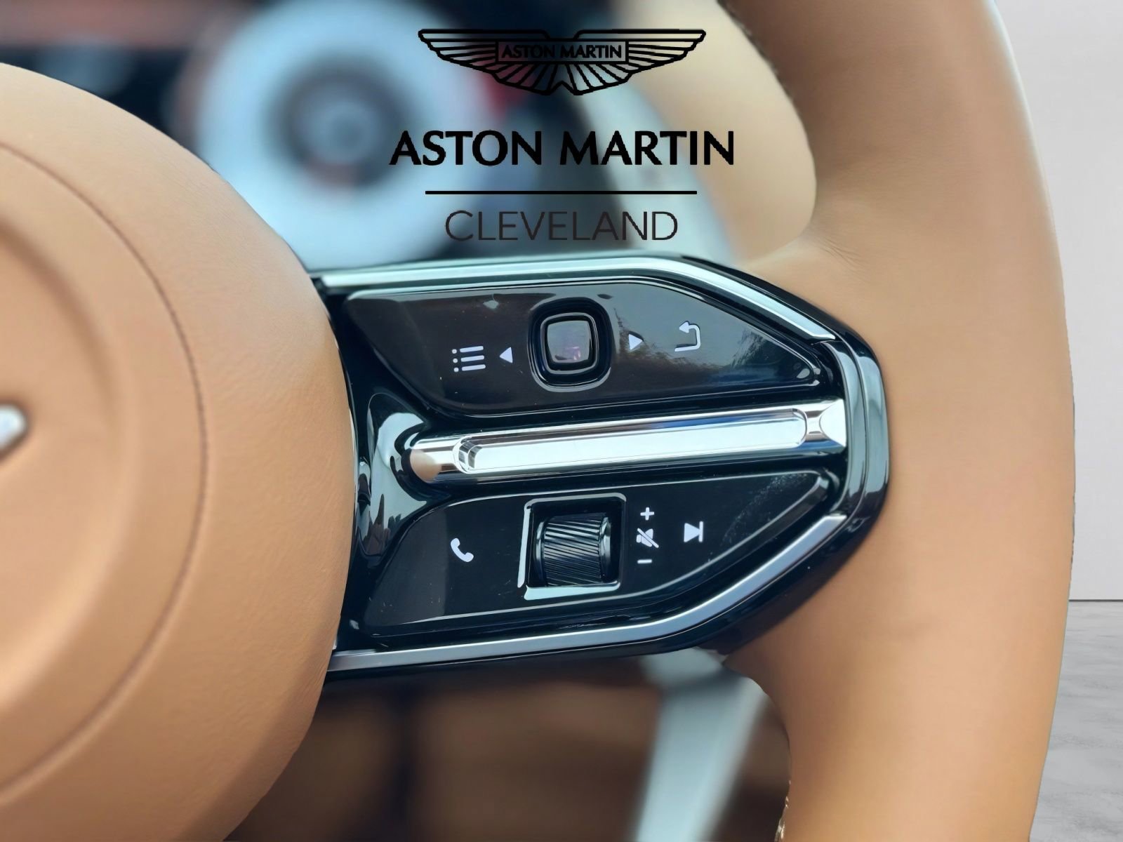 Used 2025 Aston Martin DB12 Convertible RWD image 31