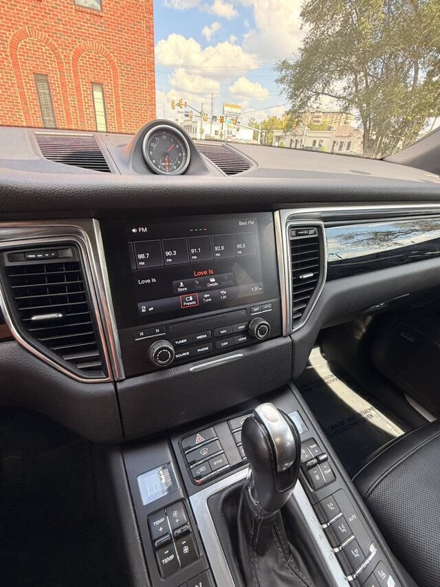 Used 2018 Porsche Macan S AWD/4WD image 23