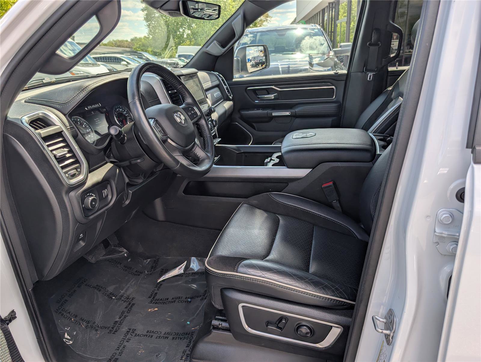 Used 2024 RAM 1500 Laramie AWD/4WD image 15
