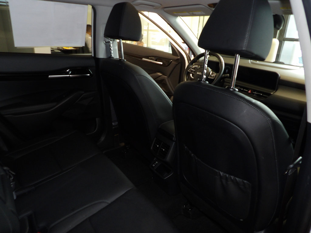 Used 2024 Kia Seltos EX AWD/4WD image 17