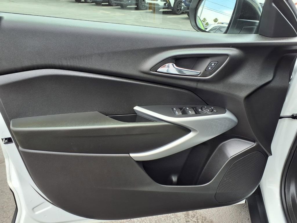 Used 2024 Chevrolet Trax RS FWD image 26