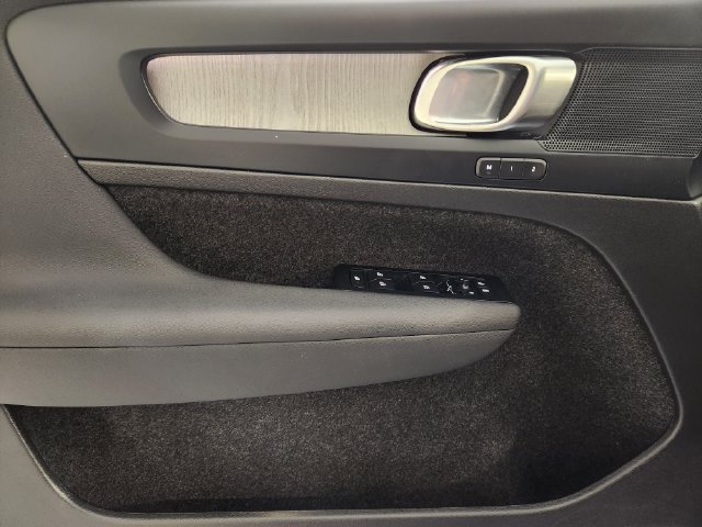 Certified 2026 Volvo XC40 B5 Plus AWD/4WD image 24