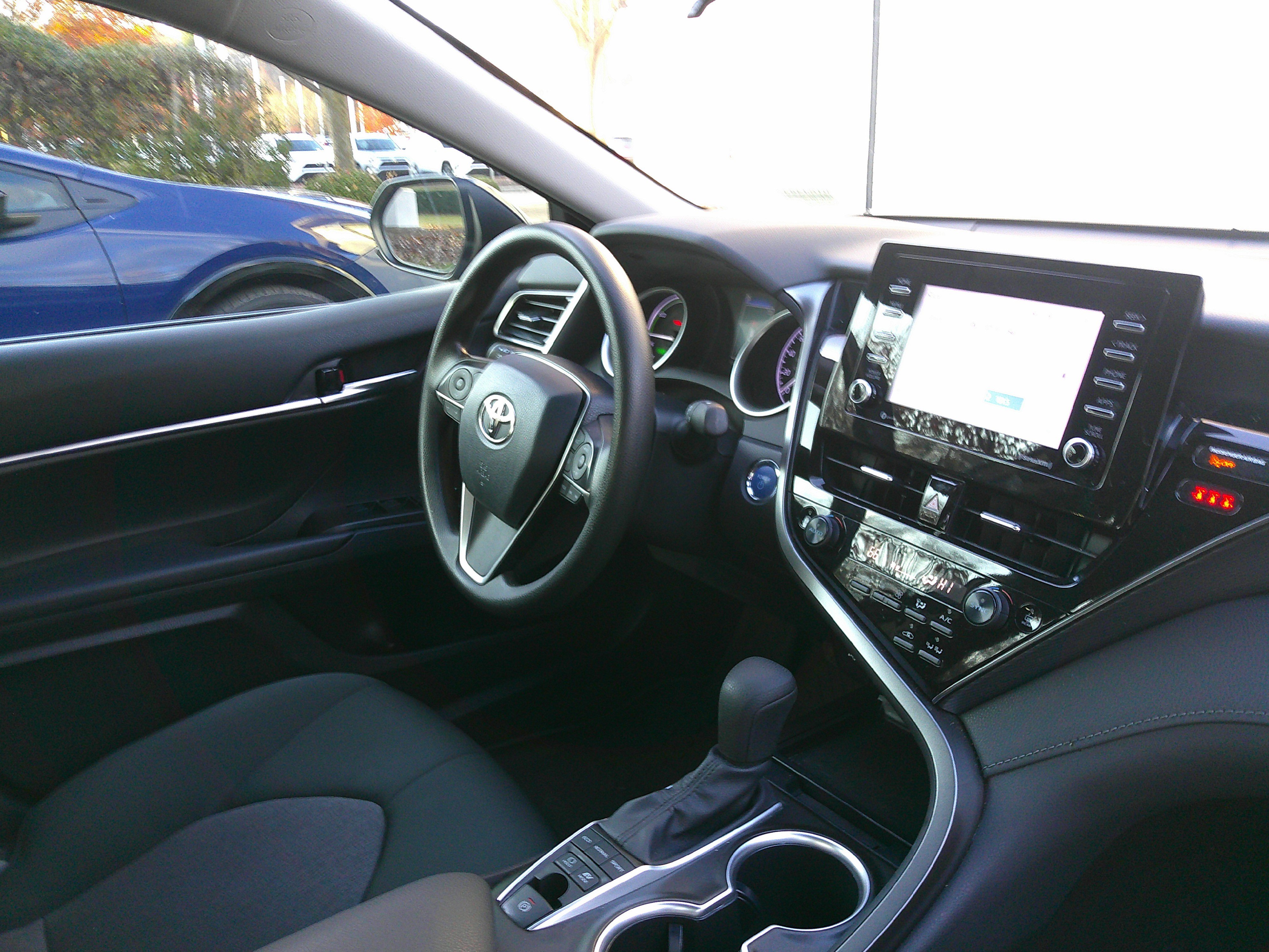 Used 2022 Toyota Camry LE image 33