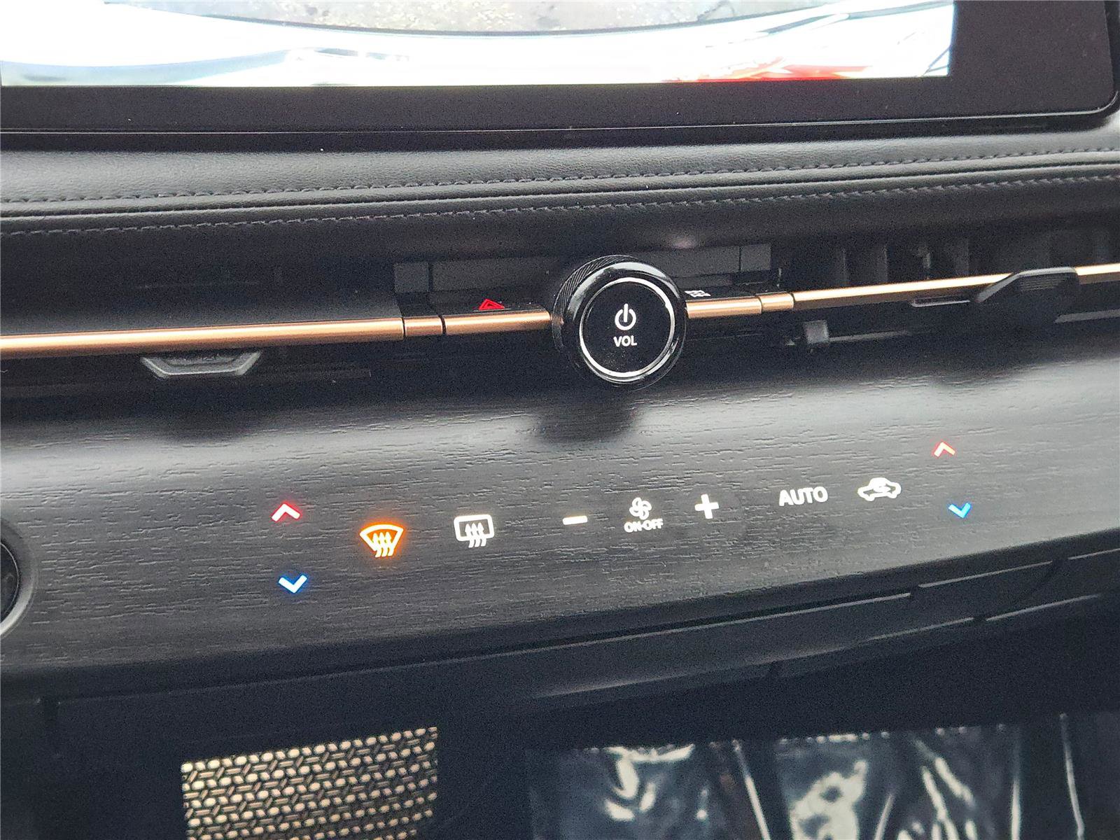 Used 2023 Nissan Ariya AWD image 32