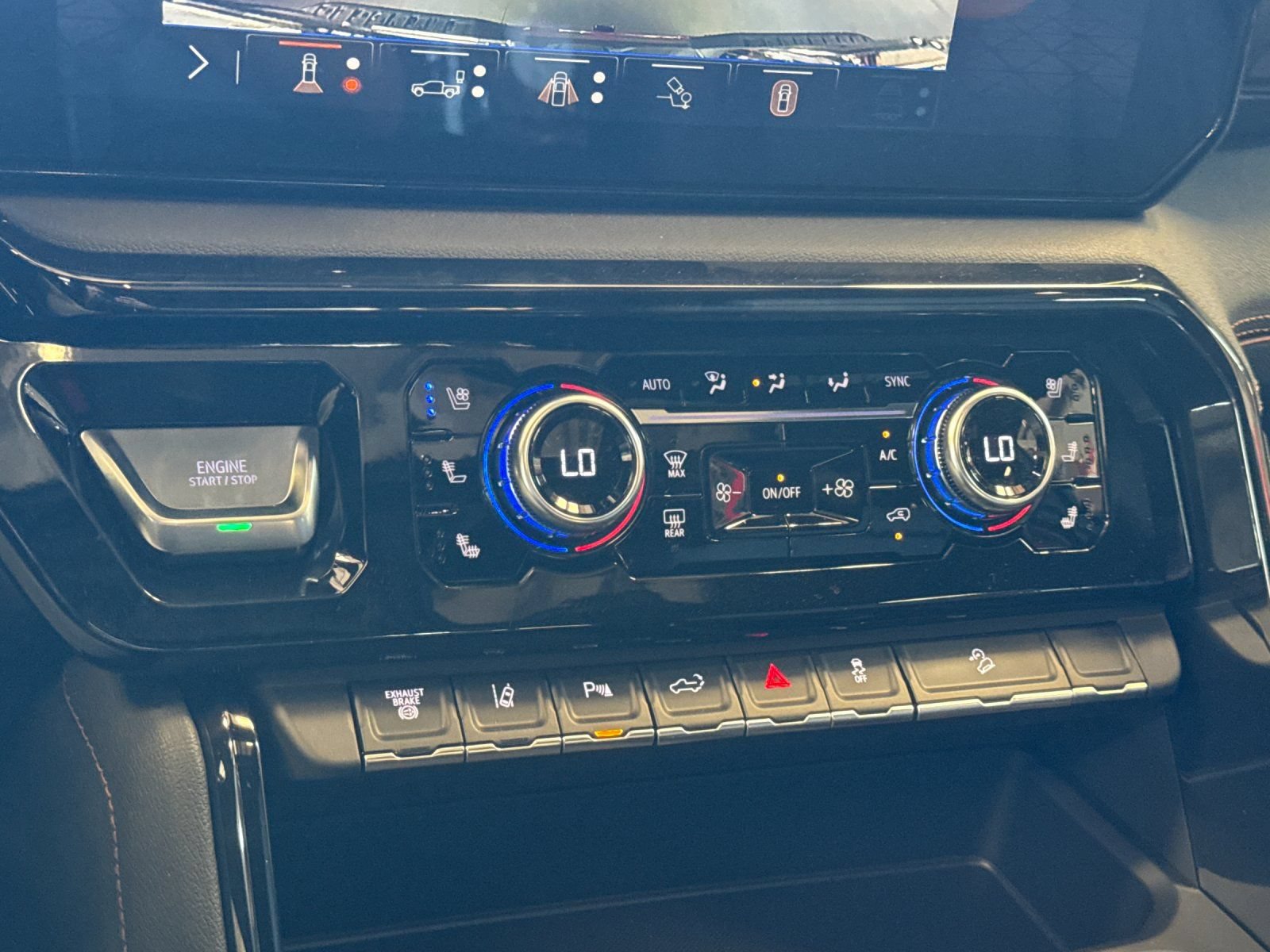 New 2026 GMC Sierra 2500 AT4 w/ AT4 Premium Plus Package AWD/4WD image 24