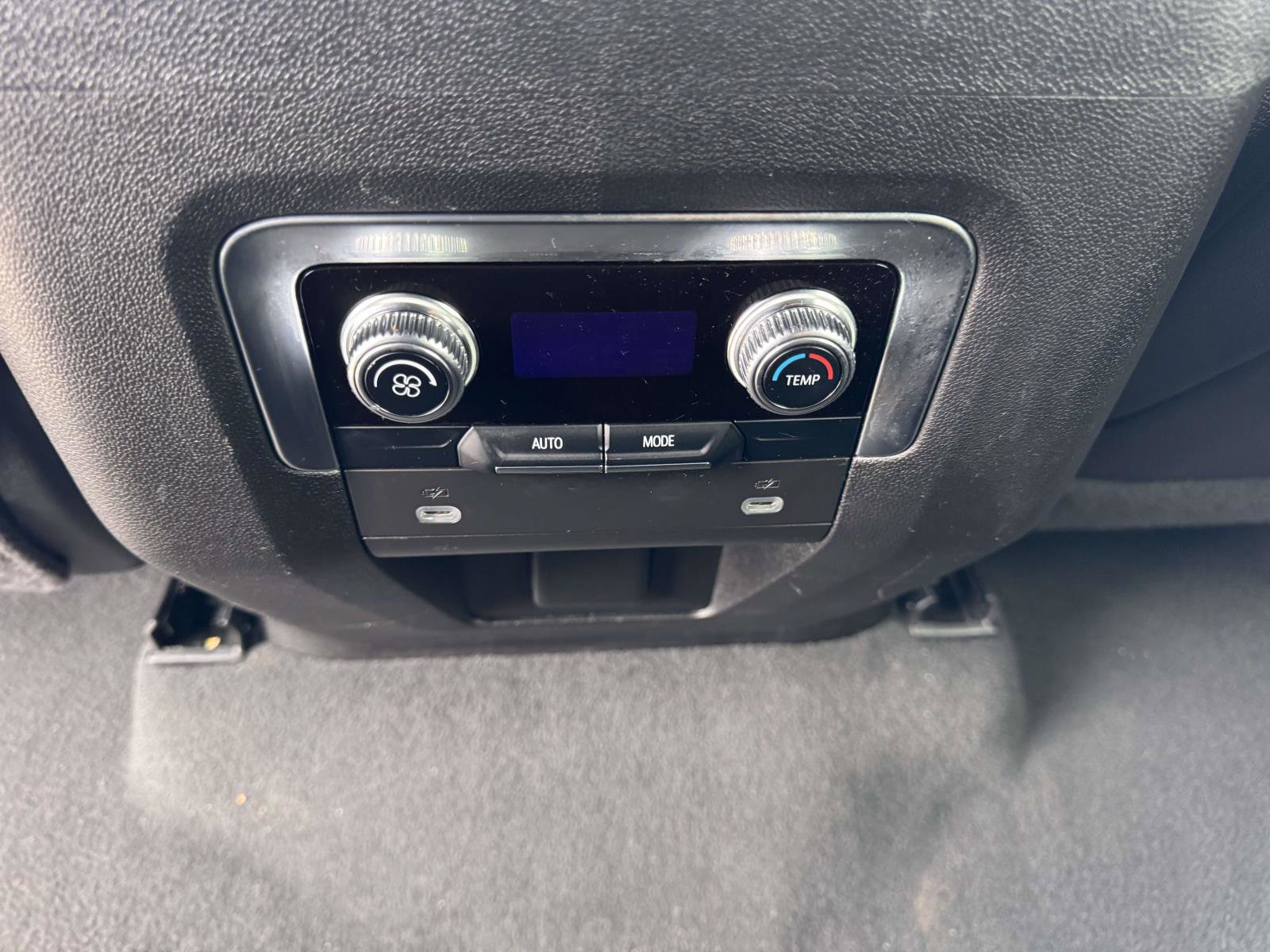 Used 2024 GMC Yukon SLT image 19