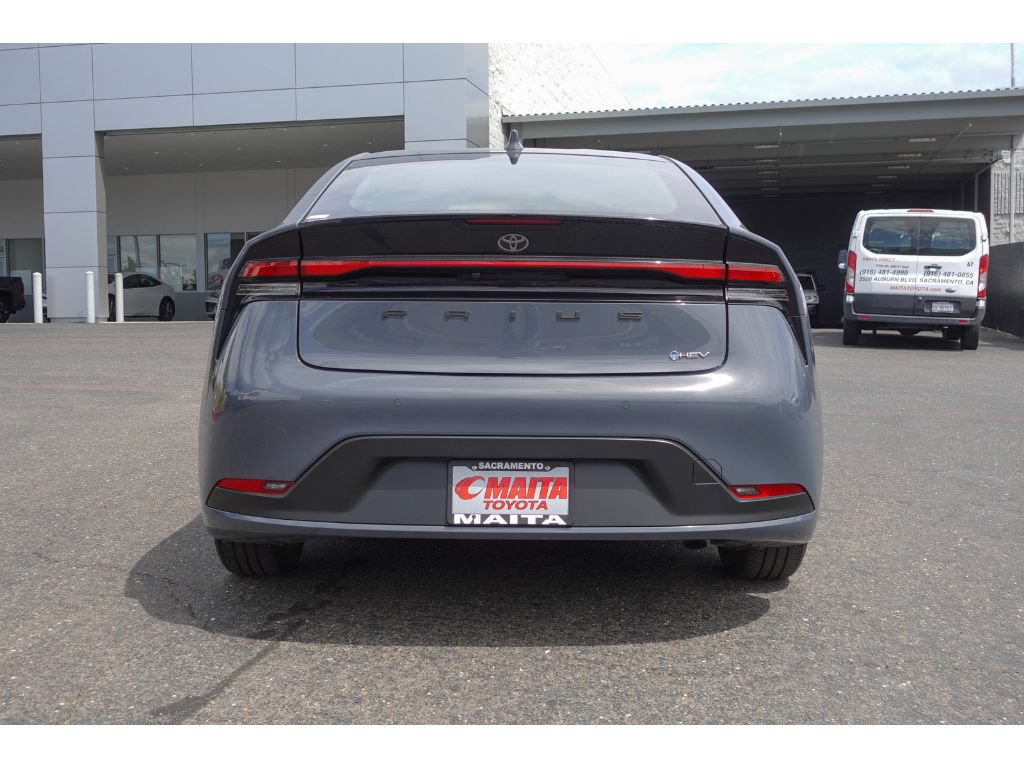 Used 2025 Toyota Prius LE FWD image 4