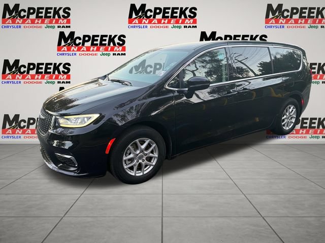 Used 2024 Chrysler Pacifica Touring-L FWD image 1