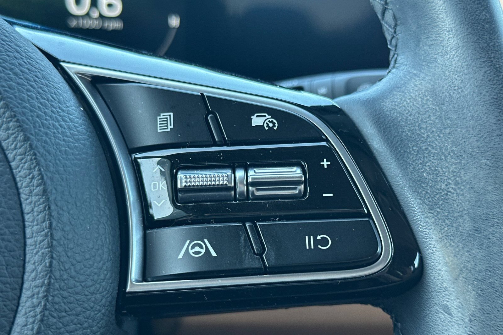 Certified 2024 Kia Seltos EX FWD image 38