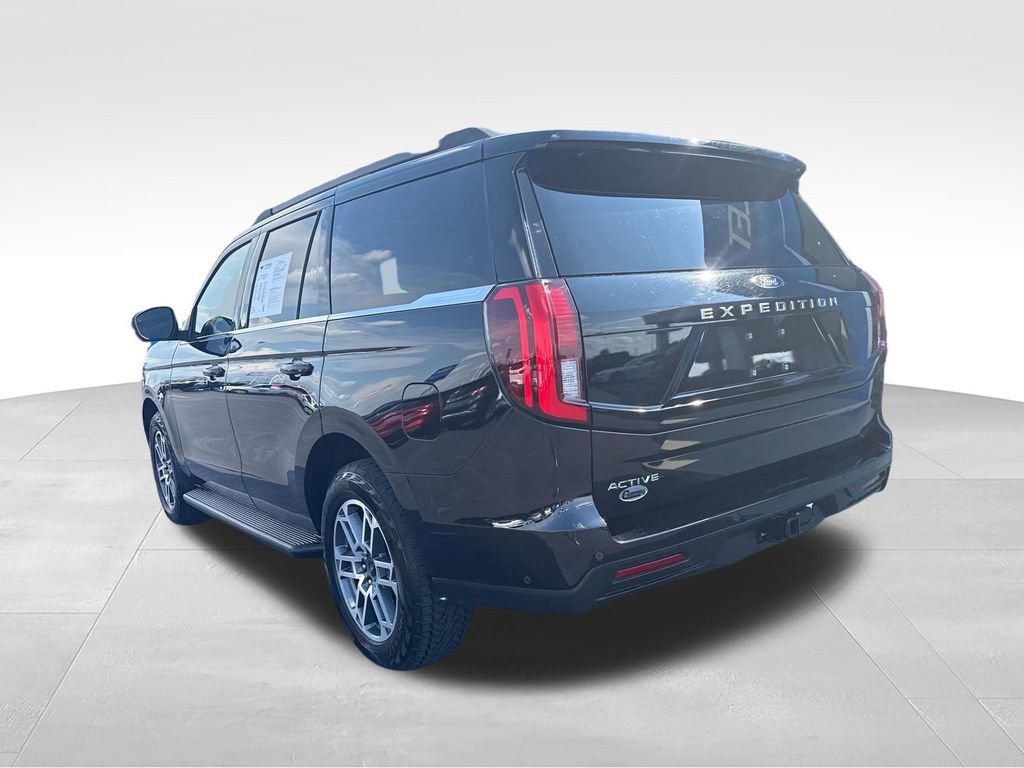 Used 2025 Ford Expedition Active AWD/4WD image 3