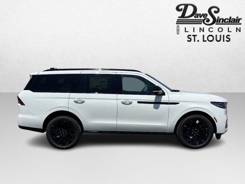 New 2026 Lincoln Navigator Reserve AWD/4WD image 2