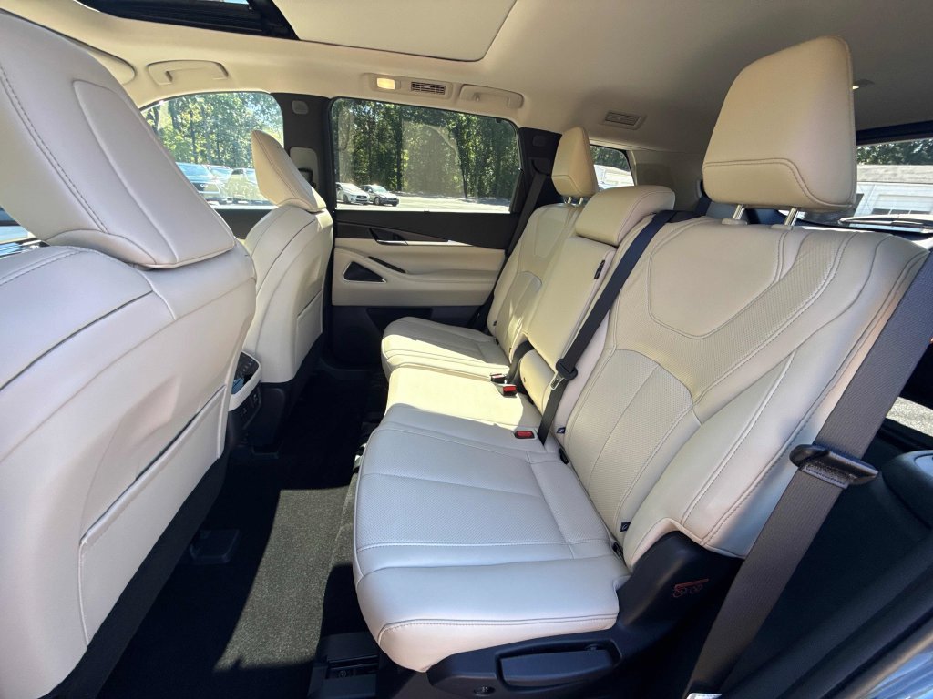 Used 2023 INFINITI QX60 Sensory w/ Cargo Package AWD/4WD image 12