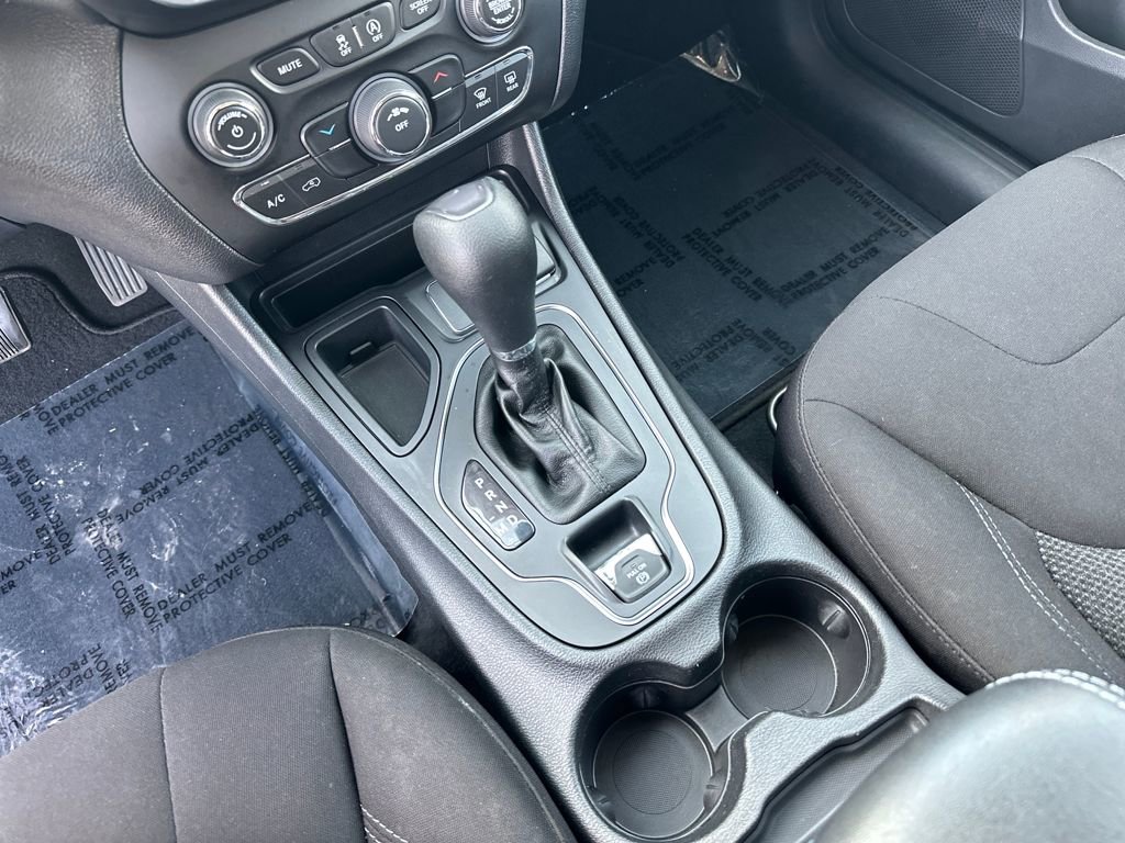 Used 2019 Jeep Cherokee Latitude w/ Popular Appearance Group image 23