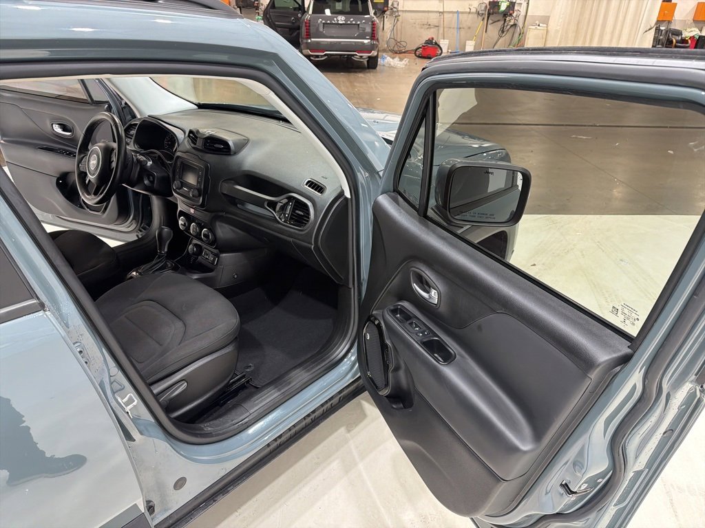 Used 2017 Jeep Renegade Altitude image 31