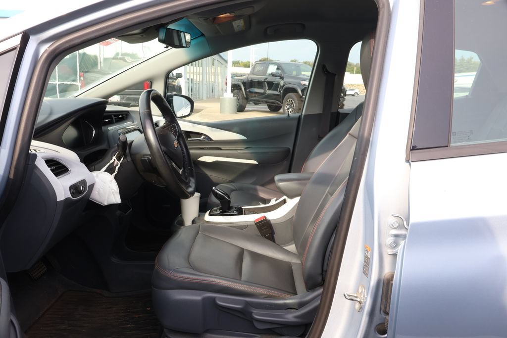 Used 2017 Chevrolet Bolt Premier w/ Driver Confidence II Package FWD image 11