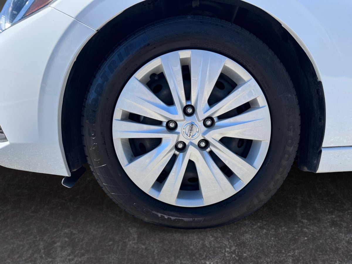Used 2023 Nissan Sentra S image 9