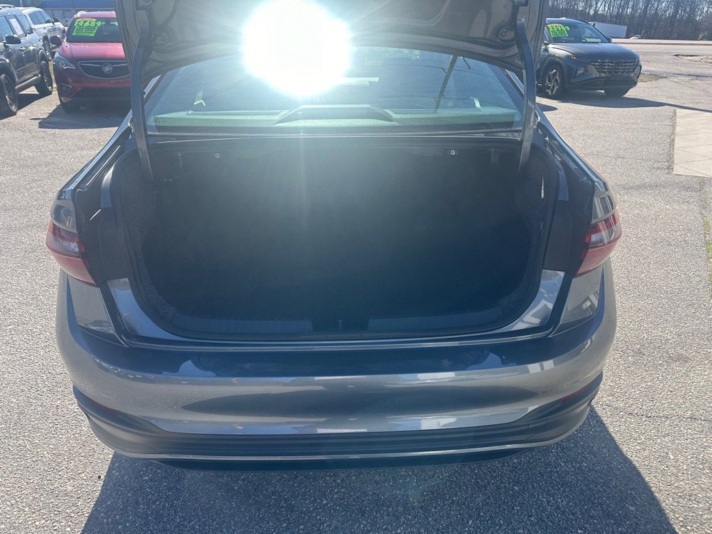 Used 2024 Volkswagen Jetta SE image 10