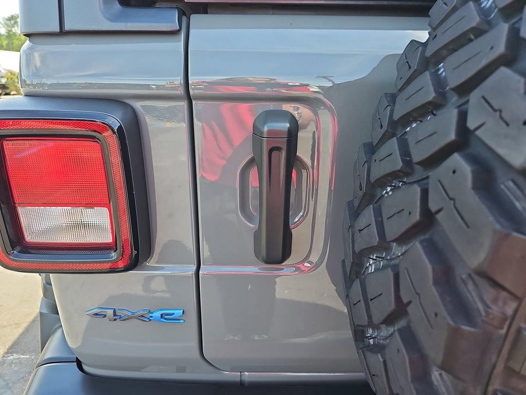 Used 2023 Jeep Wrangler Unlimited w/ Cold Weather Group image 18