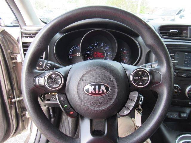 Used 2016 Kia Soul + FWD image 15