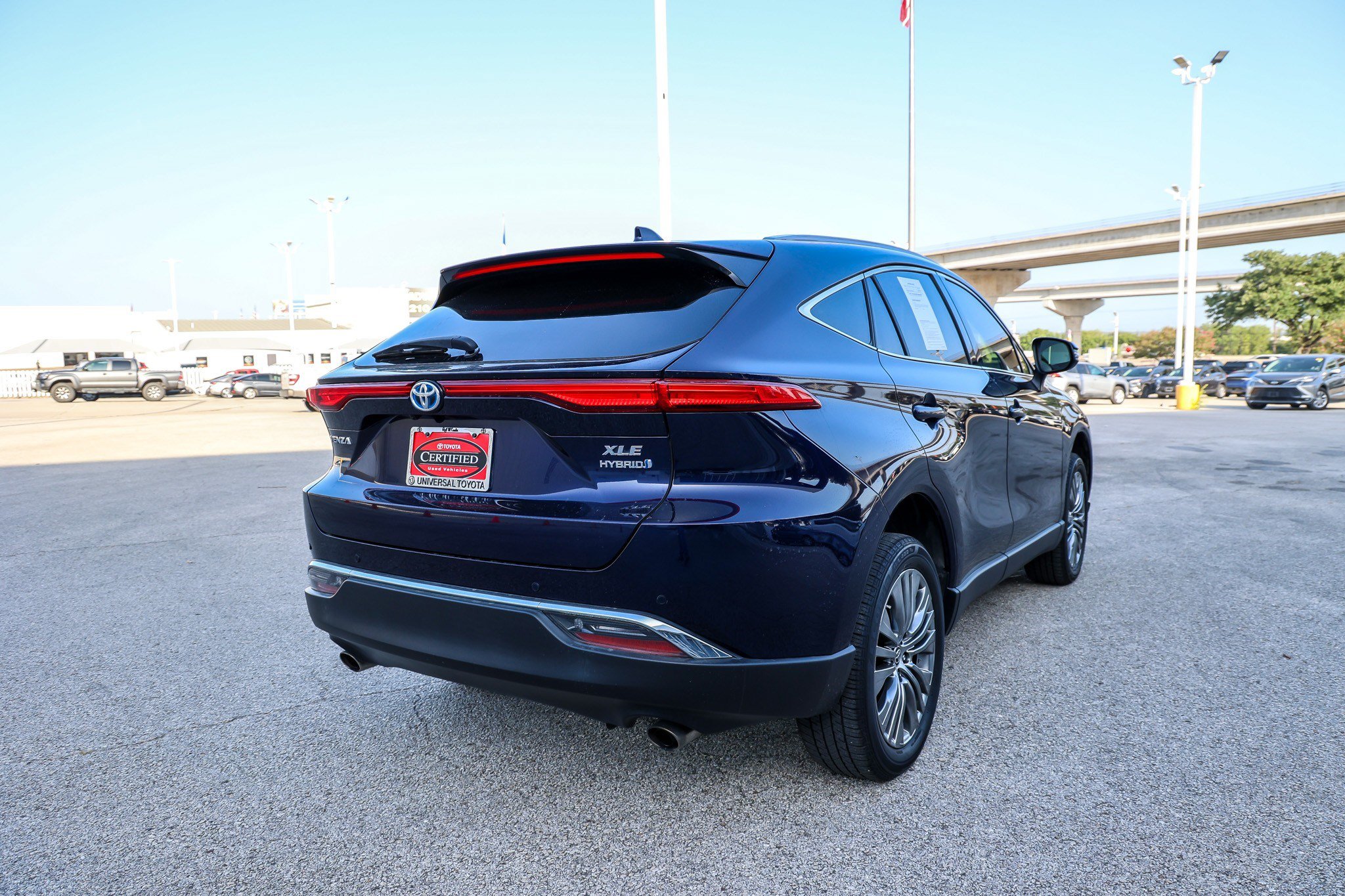 Certified 2022 Toyota Venza XLE AWD/4WD image 7