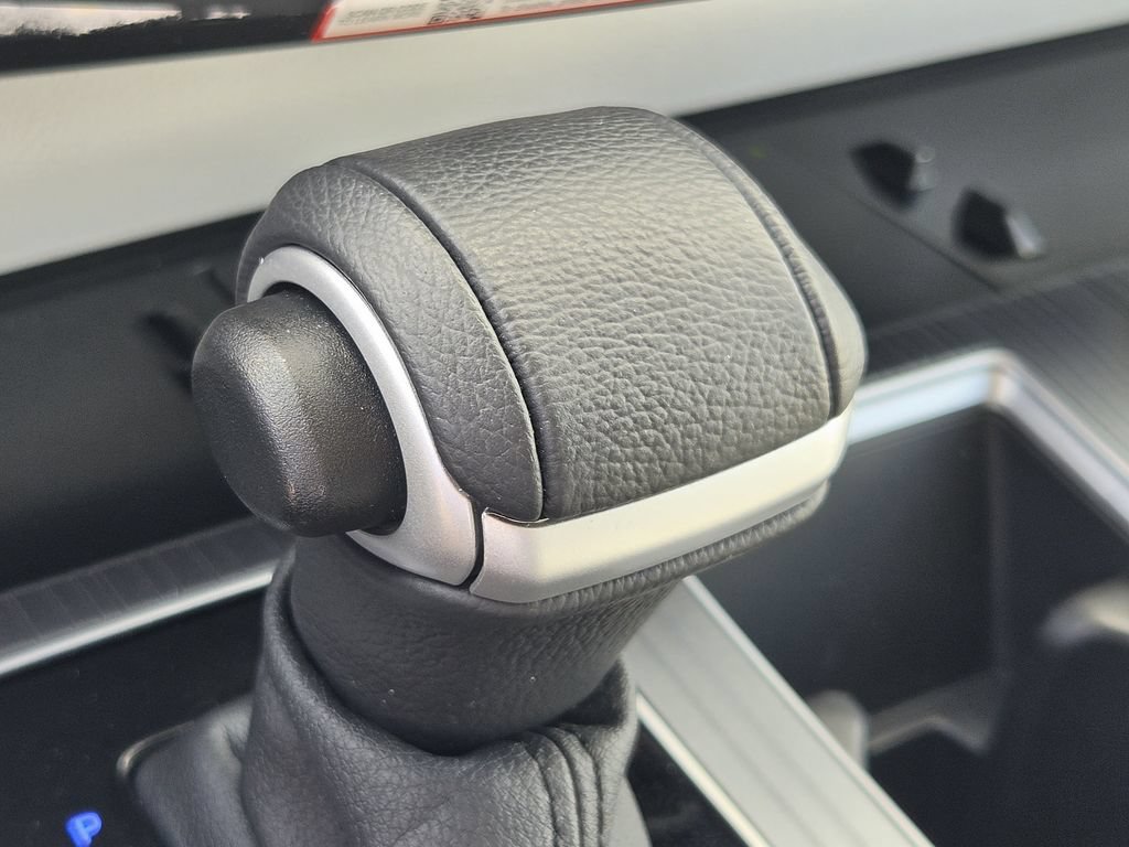 Used 2026 Toyota Sienna XLE FWD image 21