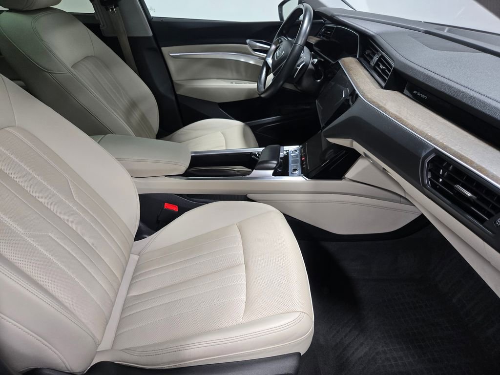 Used 2022 Audi e-tron Premium Plus w/ Premium Plus Package image 56