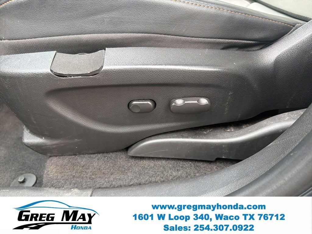 Used 2021 Chevrolet Trax LT w/ Premium Seat Package FWD image 12