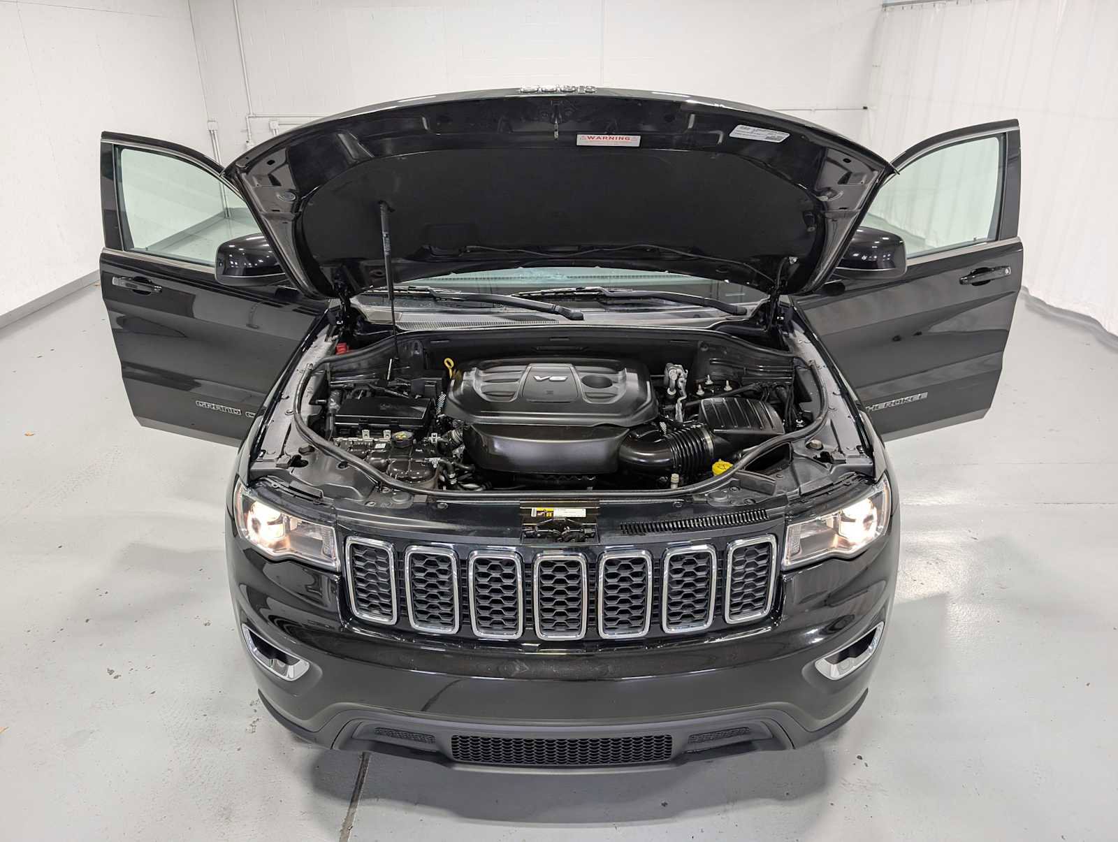 Used 2019 Jeep Grand Cherokee Laredo image 12