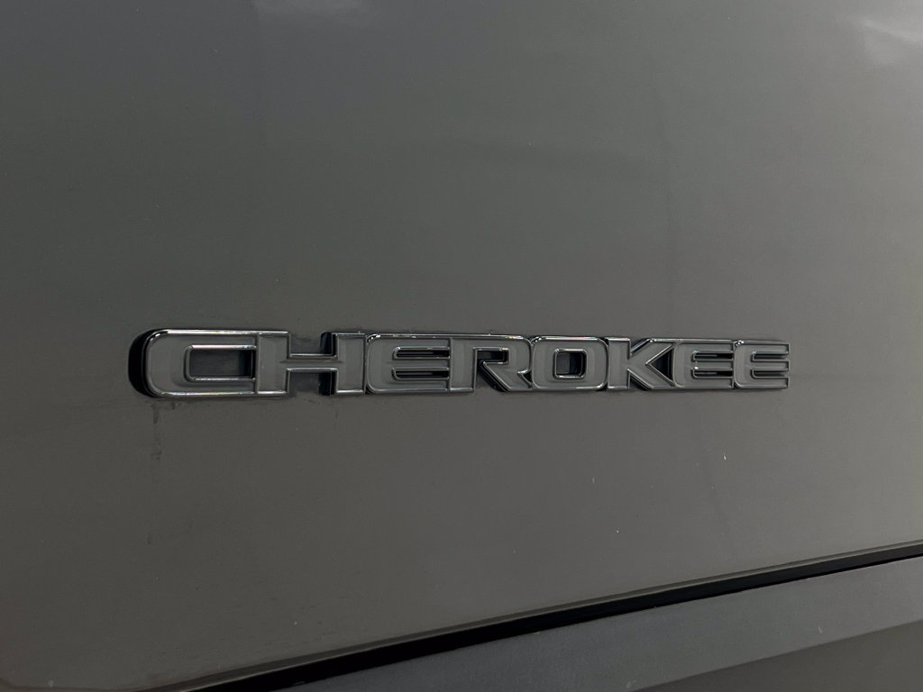 Used 2019 Jeep Cherokee Latitude Plus FWD image 40