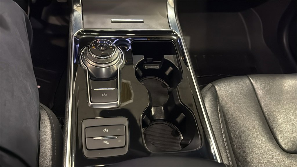 Used 2020 Ford Edge Titanium w/ Class II Trailer Tow Package image 29