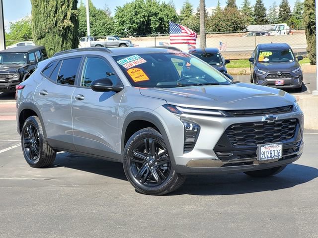 Used 2025 Chevrolet Trax ACTIV w/ Driver Confidence Package FWD image 2