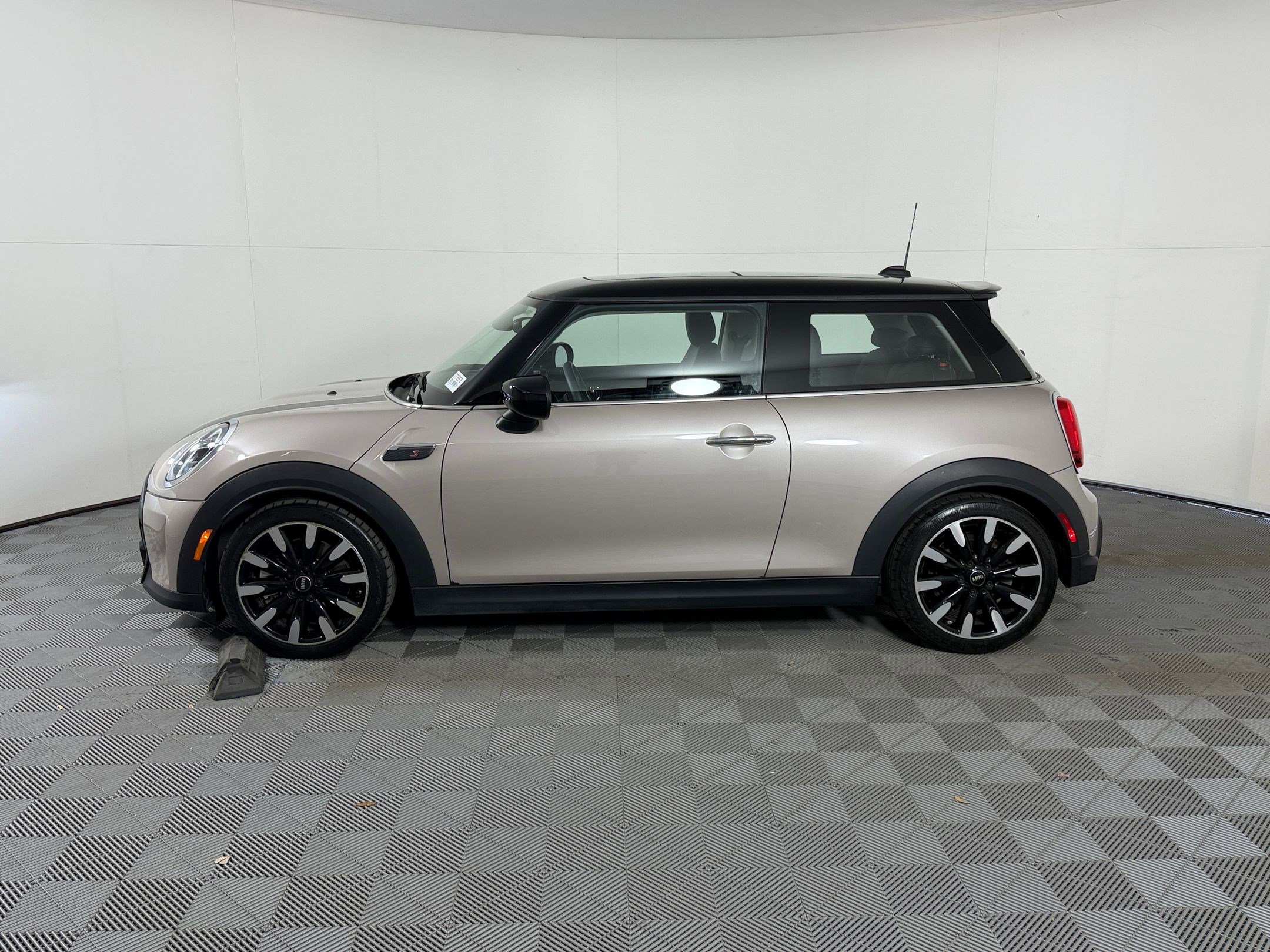Used 2023 MINI Cooper S image 2
