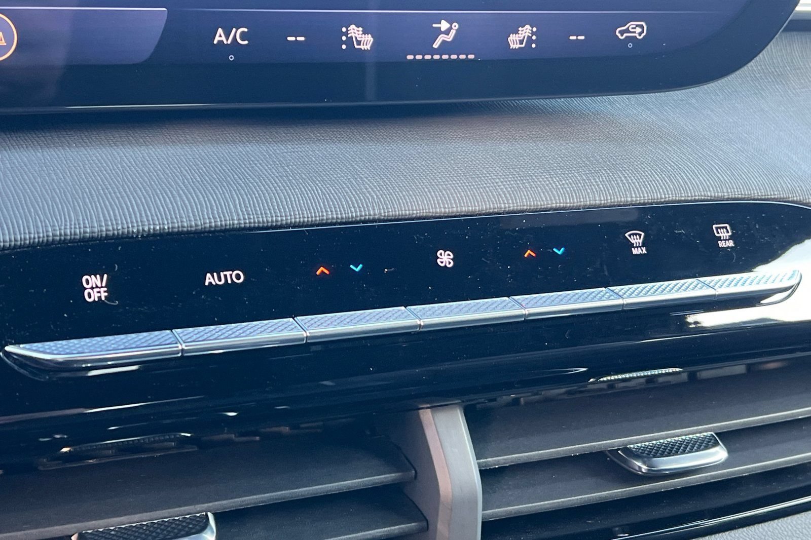 New 2026 Buick Enclave Sport Touring w/ Power Package FWD image 19