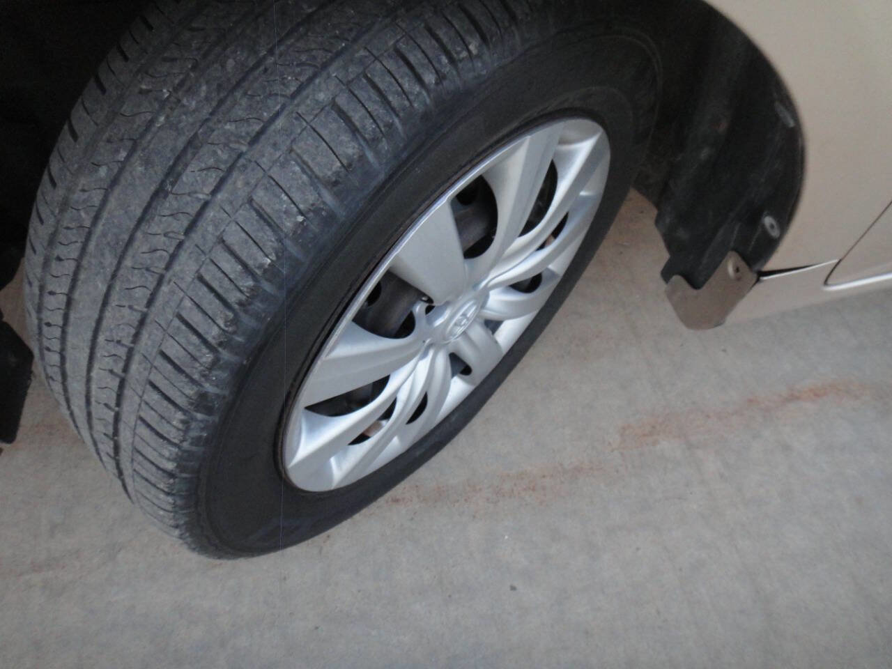 Used 2013 Toyota Corolla LE image 21