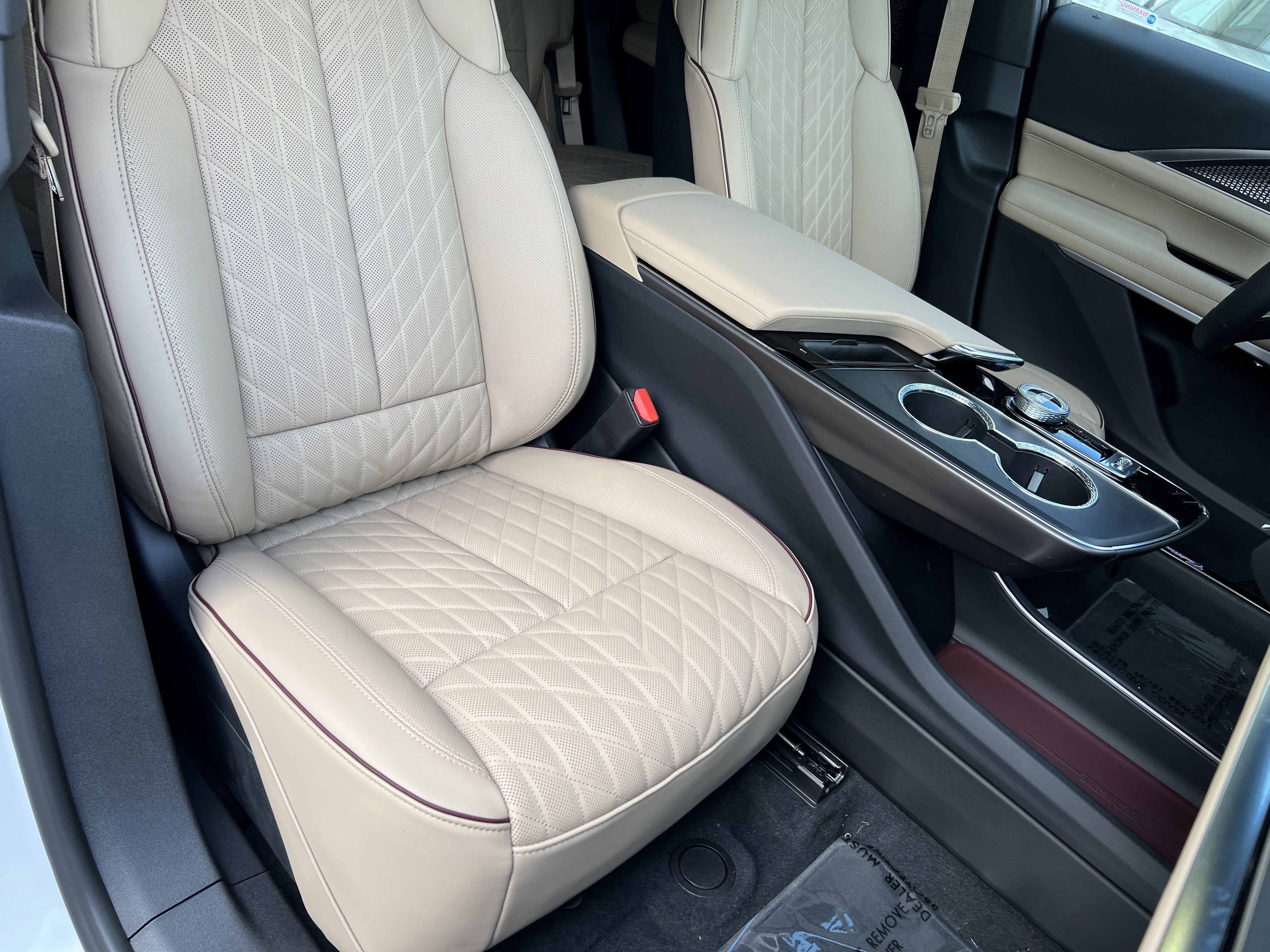 New 2026 Cadillac Lyriq Signature Luxury AWD/4WD image 25