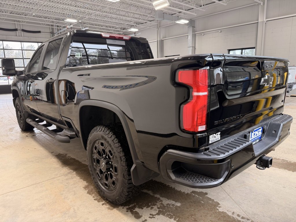 Used 2024 Chevrolet Silverado 2500 LT w/ Midnight Edition image 5