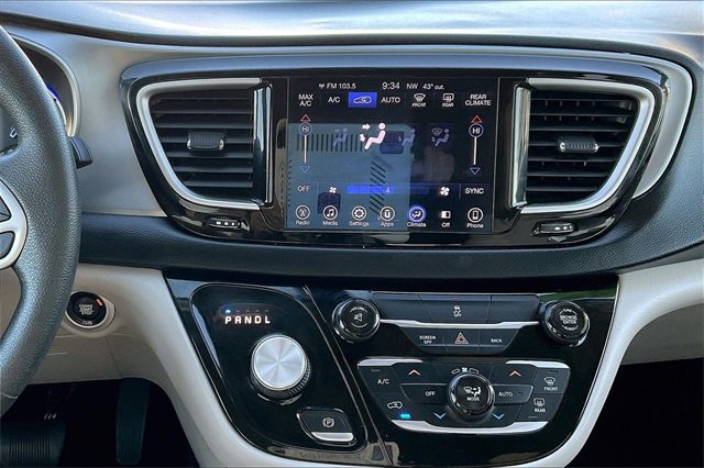 Used 2017 Chrysler Pacifica Touring Plus image 6