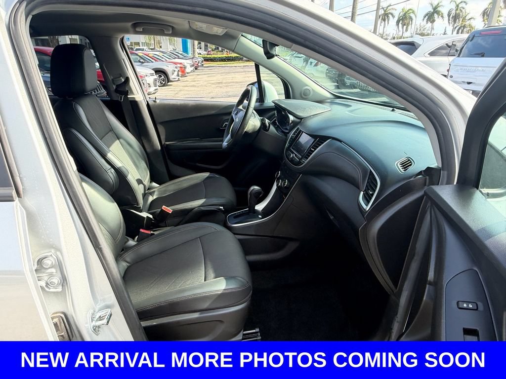 Used 2022 Chevrolet Trax LT w/ LT Convenience Package FWD image 16