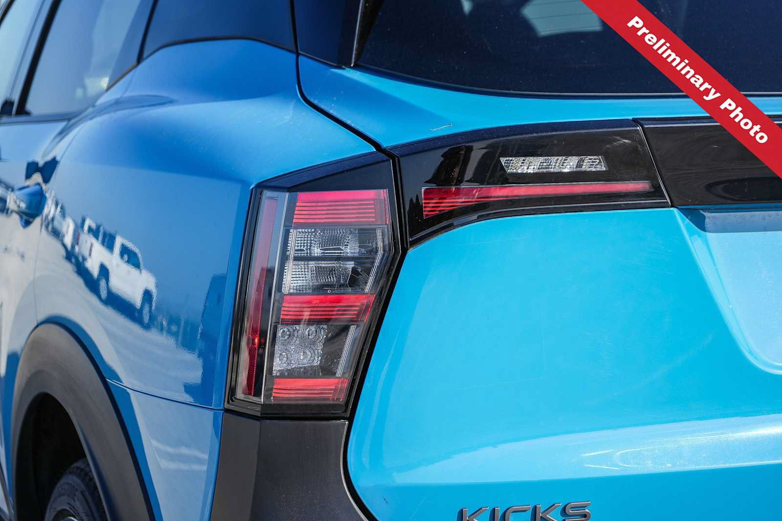 Used 2025 Nissan Kicks SR FWD image 9