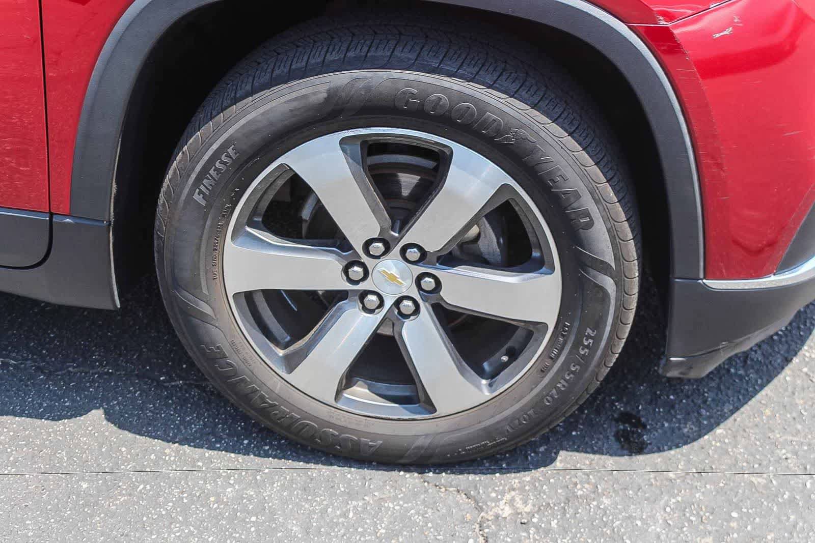 Used 2018 Chevrolet Traverse LT w/ LPO, Cargo Package FWD image 12