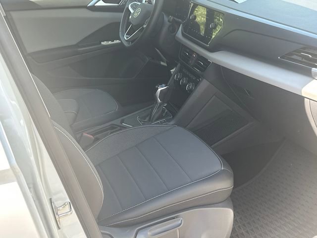Used 2023 Volkswagen Taos SE w/ Panoramic Sunroof Package FWD image 13
