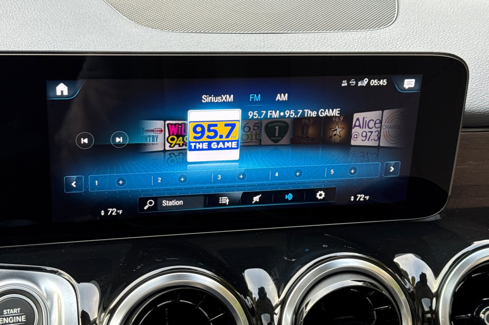 Used 2022 Mercedes-Benz GLB 250 4MATIC image 23
