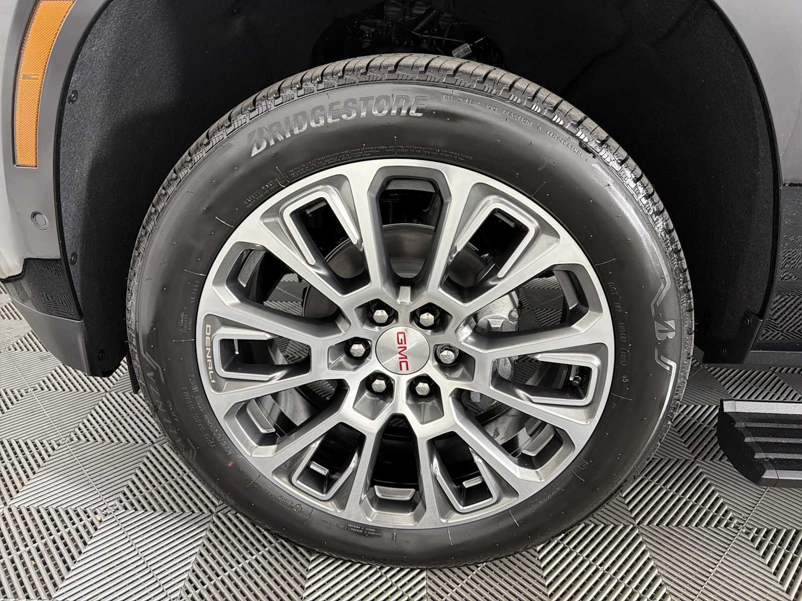 New 2026 GMC Yukon XL Denali w/ Denali Reserve Package AWD/4WD image 10