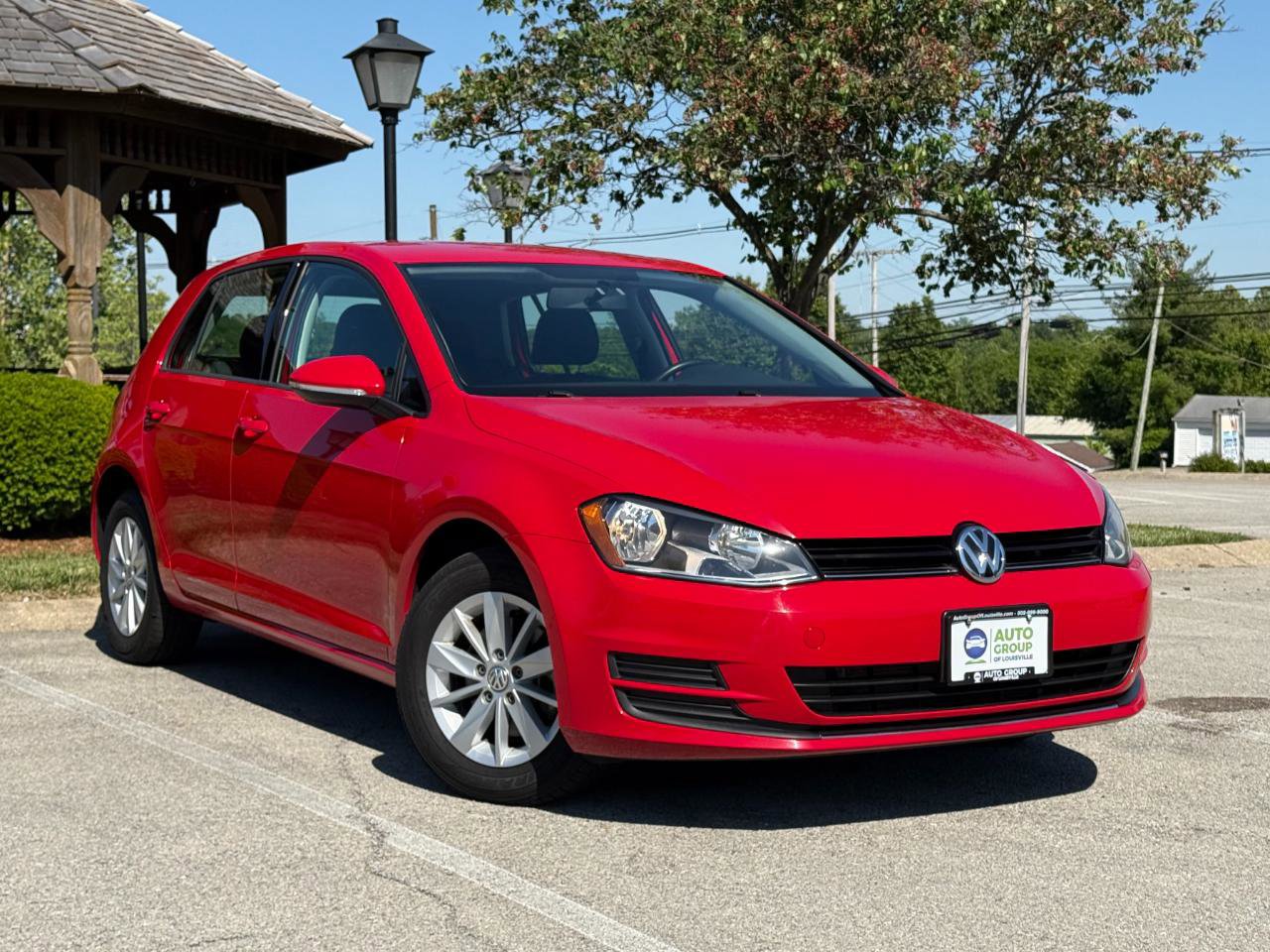 Used 2017 Volkswagen Golf Wolfsburg Edition FWD image 3