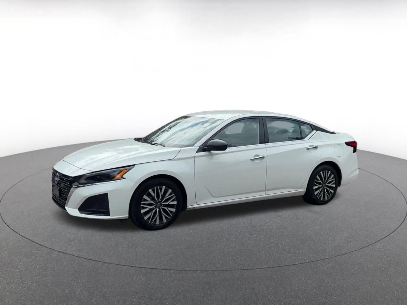 Used 2025 Nissan Altima 2.5 SV FWD image 6
