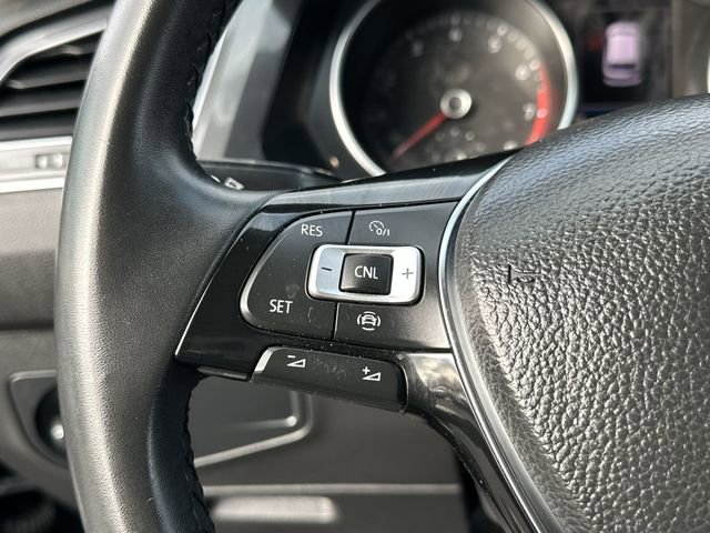 Used 2020 Volkswagen Tiguan SE w/ Panoramic Sunroof Package image 18