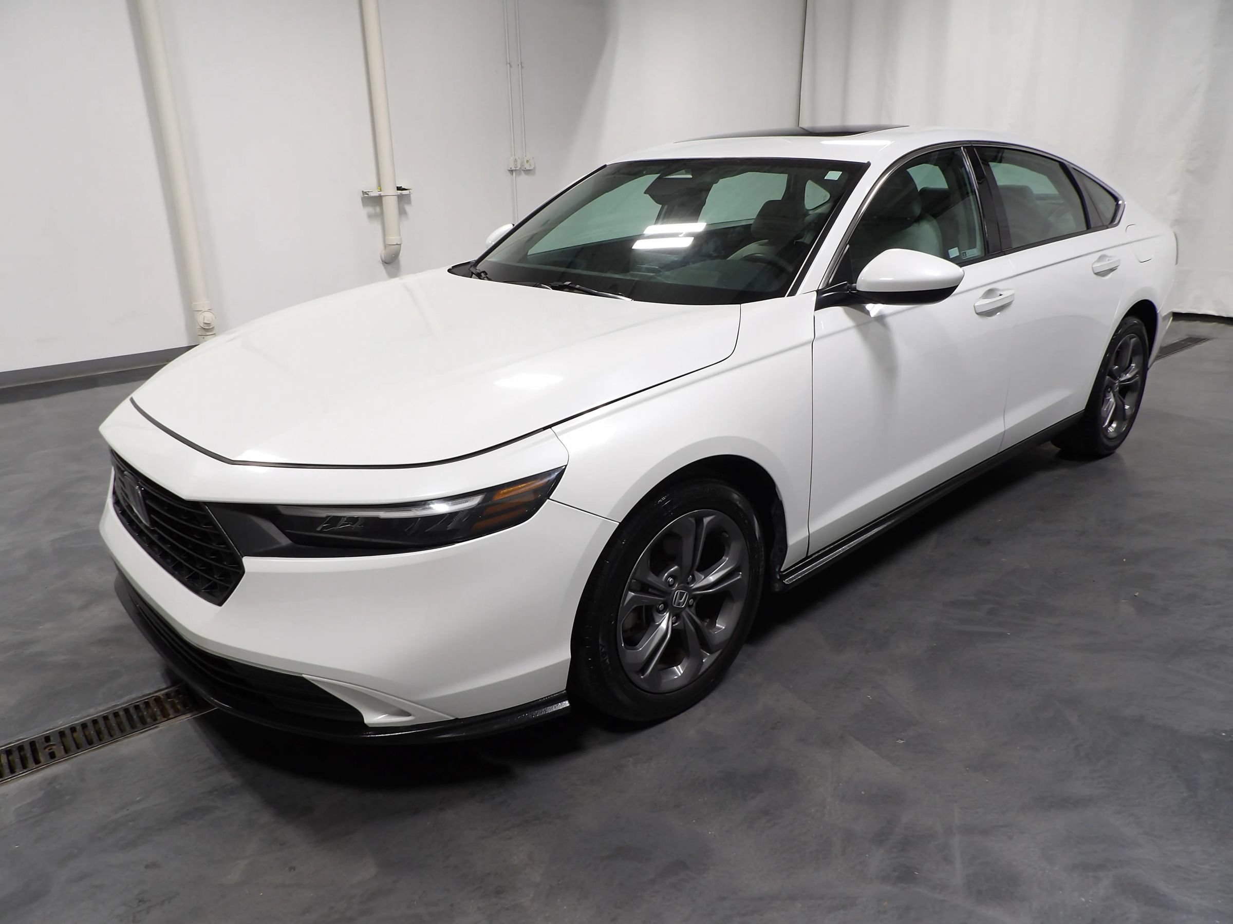 Used 2023 Honda Accord EX image 5