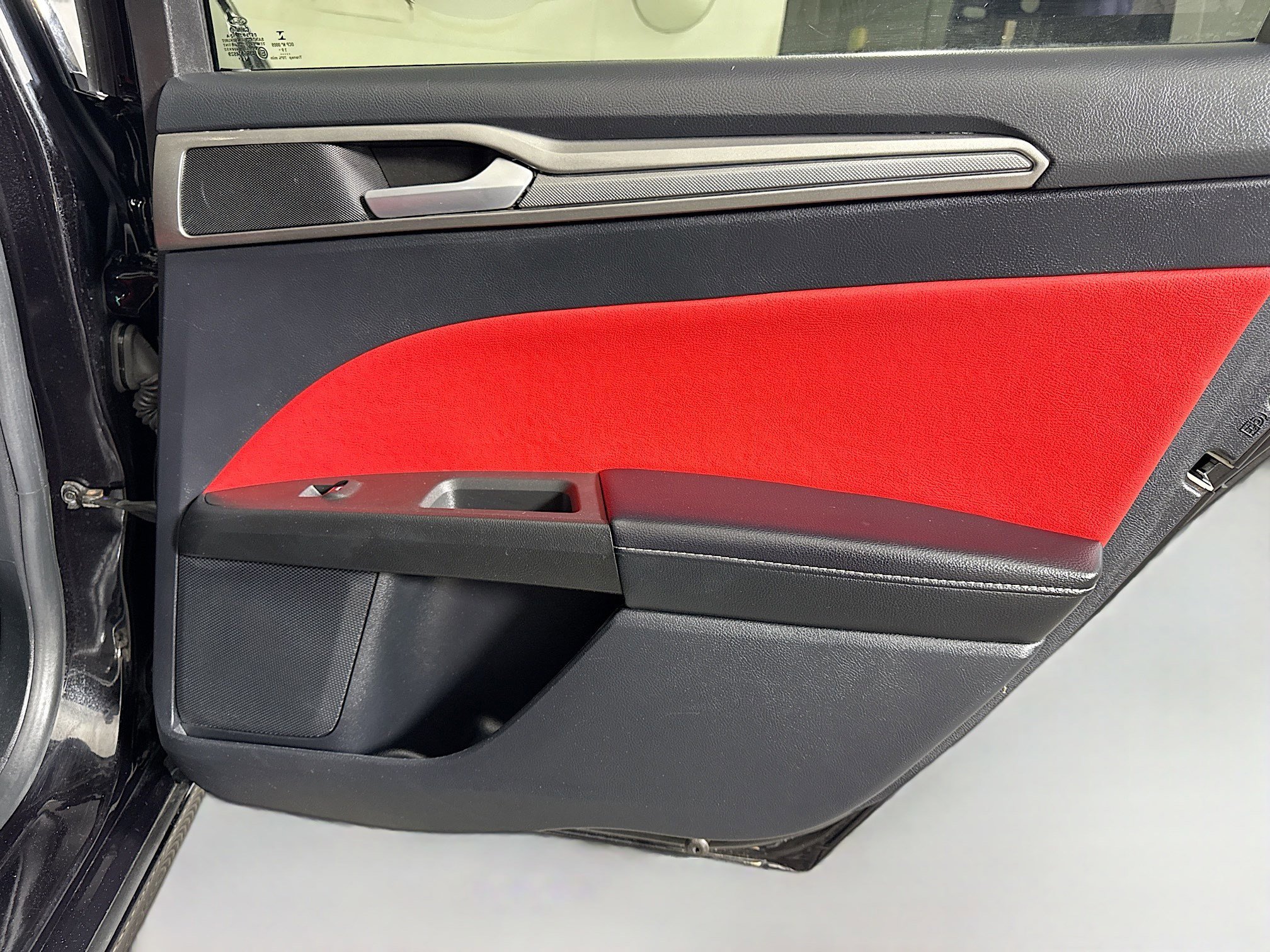 Used 2020 Ford Fusion SE image 28